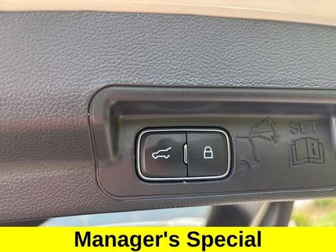 Used 2025 Ford Explorer ST-Line w/ ST-Line Street Pack AWD/4WD image 37
