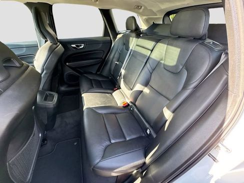 Used 2021 Volvo XC60 T5 Momentum image 26