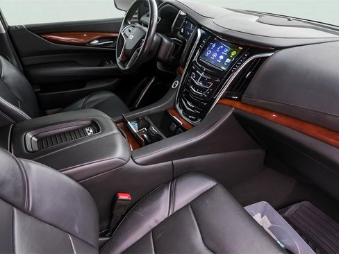 Used 2019 Cadillac Escalade Luxury image 36