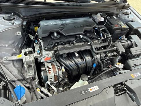 Used 2023 Hyundai Elantra SEL w/ Preferred Accessory Package FWD image 24