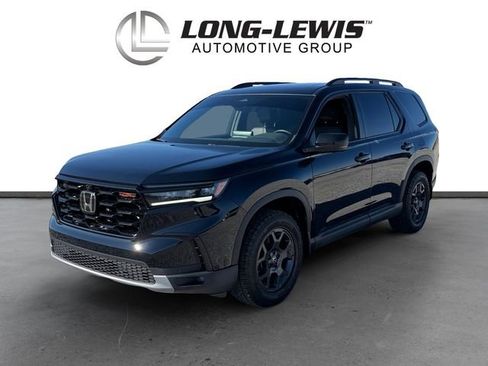 Used 2025 Honda Pilot TrailSport image 1