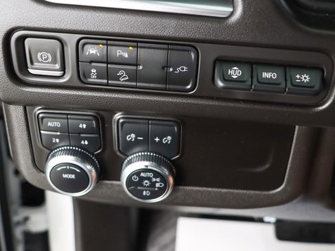 Used 2021 GMC Yukon AT4 w/ Technology Package AWD/4WD image 23