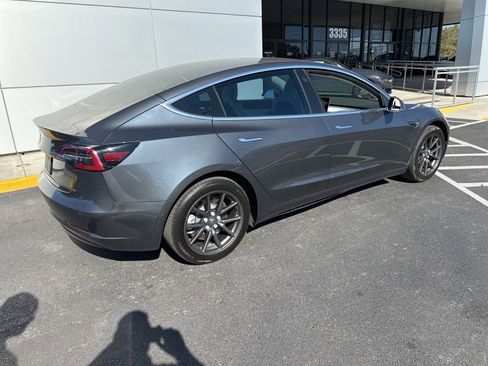 Used 2020 Tesla Model 3 Standard Range image 3