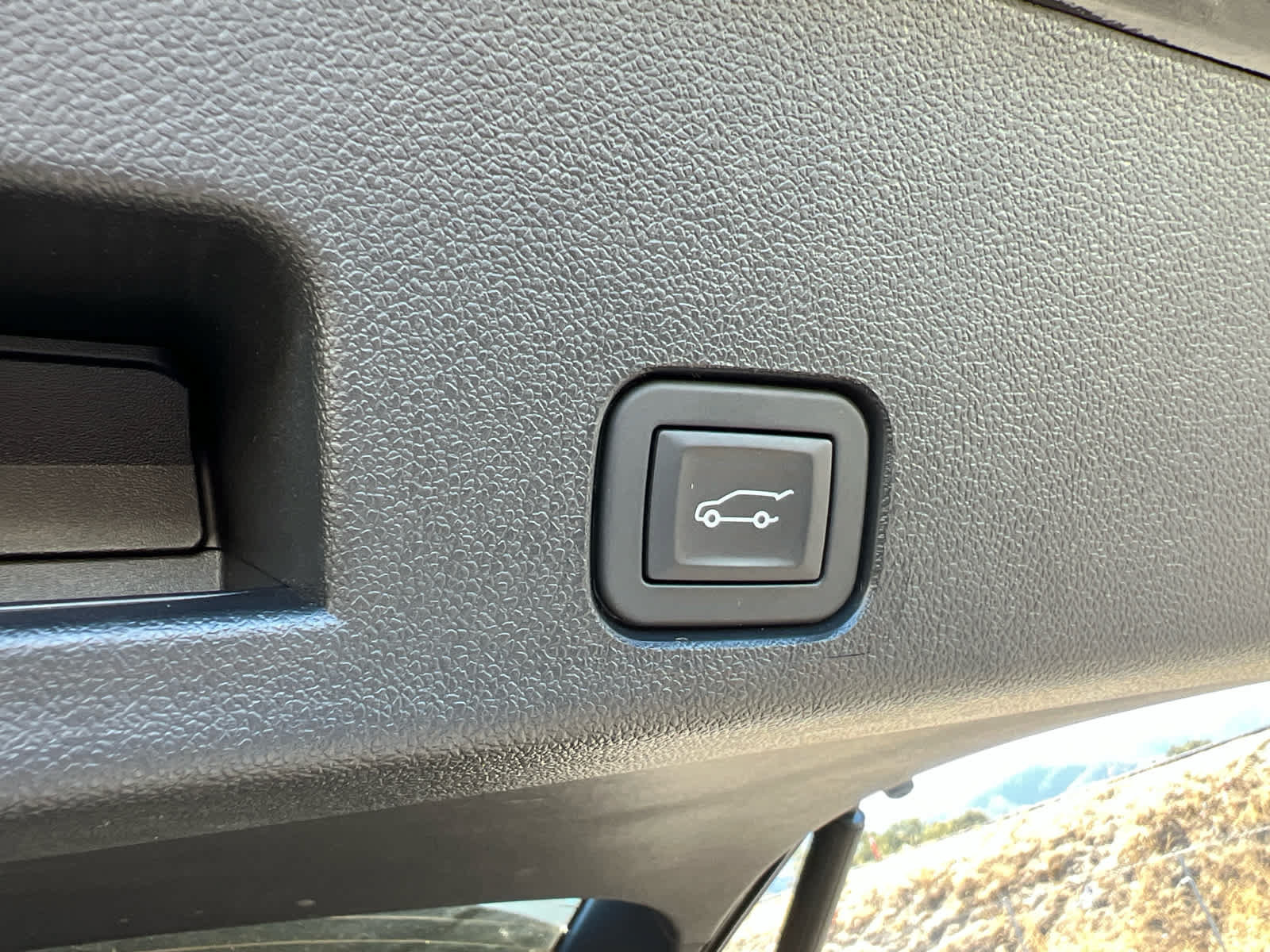 Used 2026 GMC Acadia Elevation w/ Elevation Premium Package FWD image 11