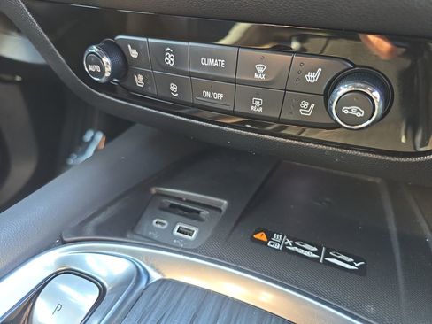 Used 2024 Buick Enclave Premium image 19