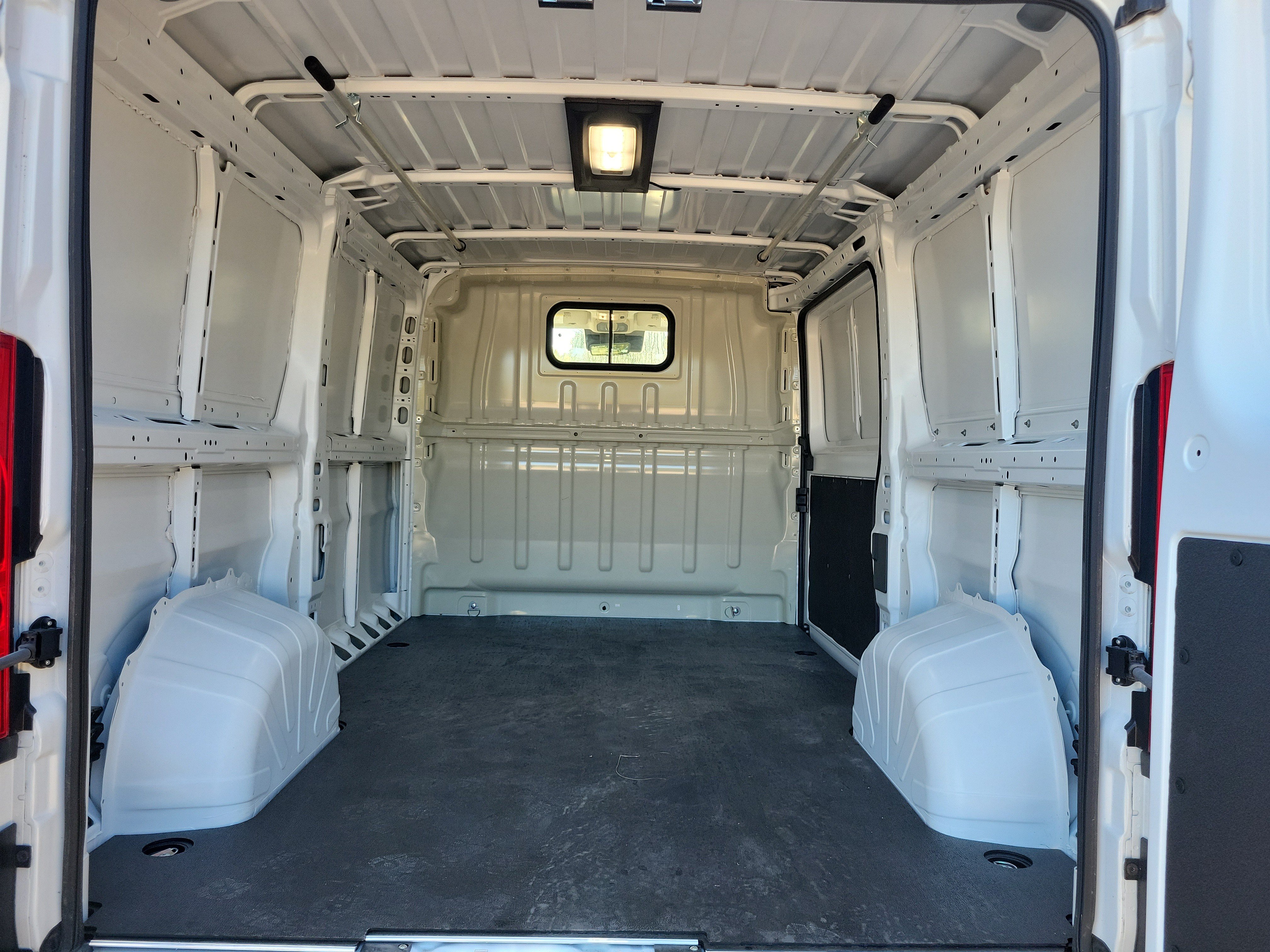 Used 2025 RAM ProMaster 2500 w/ Safety Group FWD image 7