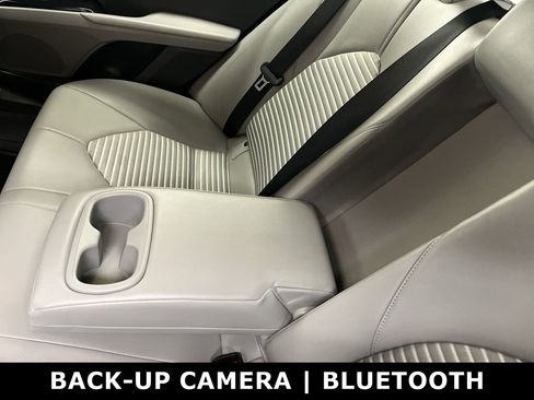 Used 2018 Toyota Camry SE image 11