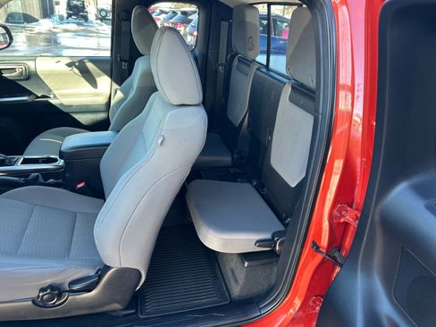 Used 2016 Toyota Tacoma SR5 image 22