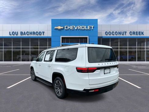 Used 2024 Jeep Wagoneer L Series II w/ Flexible Seating Group AWD/4WD image 6