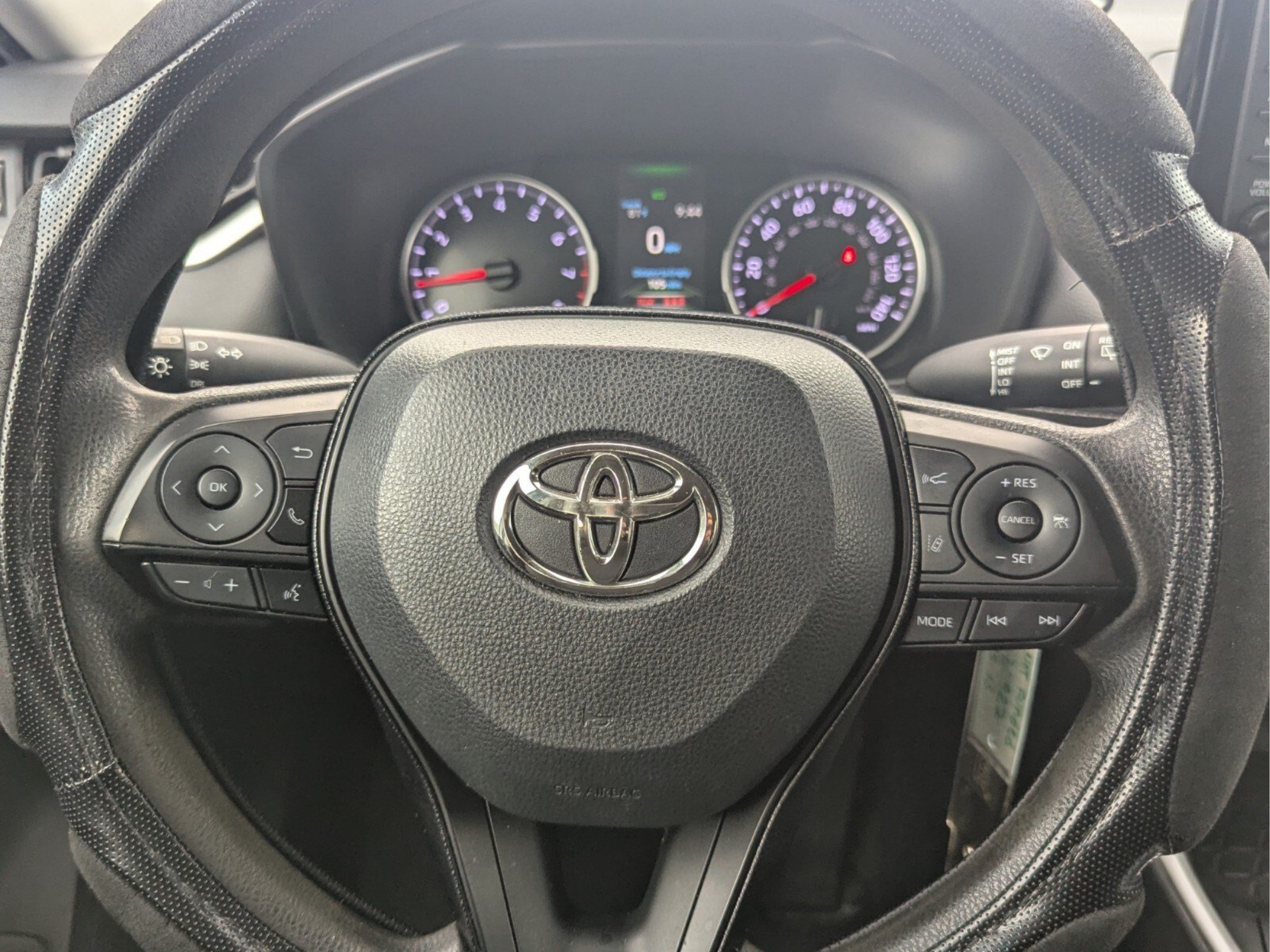 Used 2021 Toyota RAV4 LE FWD image 17