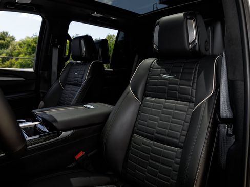 Used 2025 Cadillac Escalade V AWD/4WD image 29