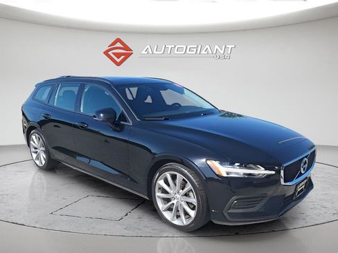 Used 2020 Volvo V60 T5 Momentum FWD image 5