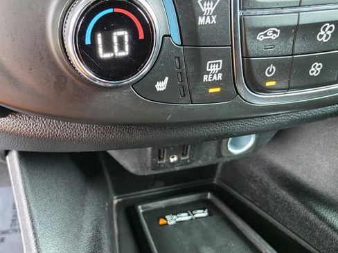 Used 2023 Chevrolet Traverse LT AWD/4WD image 34
