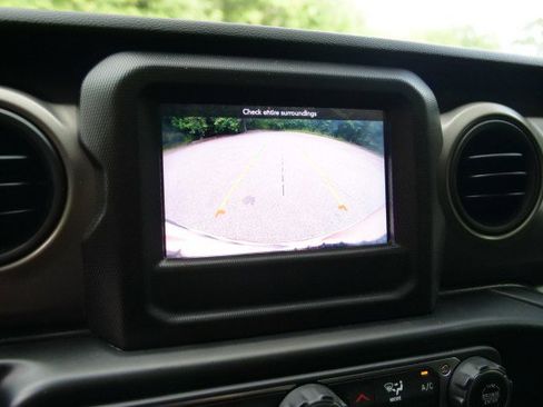 Used 2022 Jeep Wrangler Sport image 13