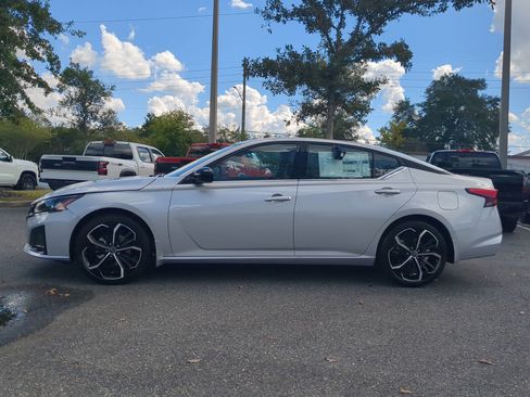 New 2025 Nissan Altima 2.5 SR image 7