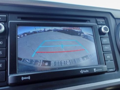 Used 2018 Toyota Tacoma SR5 RWD image 20