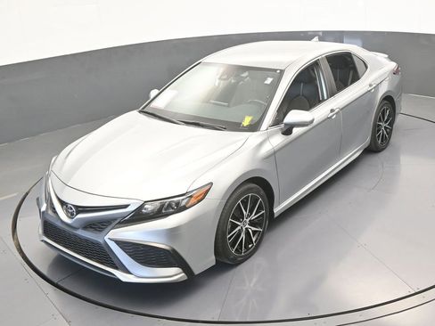 Used 2022 Toyota Camry SE image 43