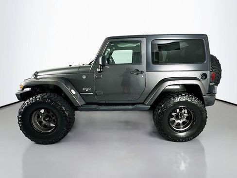 Used 2018 Jeep Wrangler Sahara w/ Connectivity Group AWD/4WD image 2