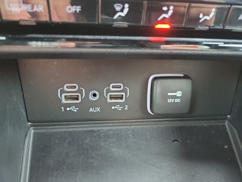 Used 2024 Jeep Grand Cherokee L Limited w/ Luxury Tech Group II AWD/4WD image 18