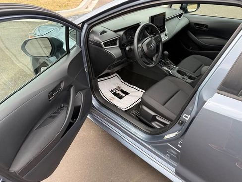Used 2024 Toyota Corolla LE image 3