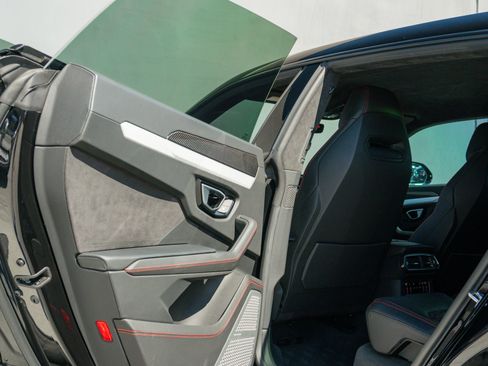 Used 2020 Lamborghini Urus image 73