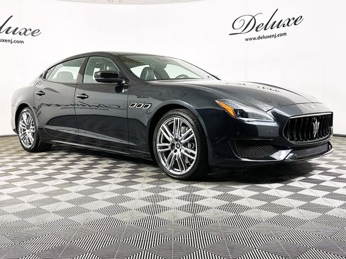 Used 2022 Maserati Quattroporte Modena Q4 AWD/4WD image 1