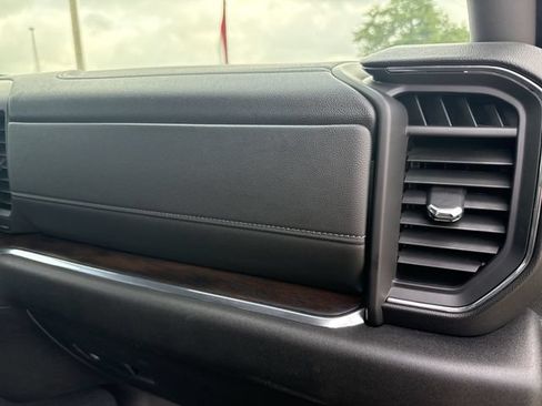 Certified 2025 GMC Sierra 1500 SLT RWD image 30
