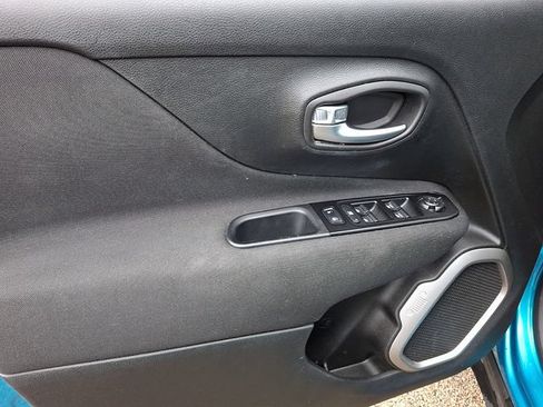 Used 2021 Jeep Renegade Latitude AWD/4WD image 12