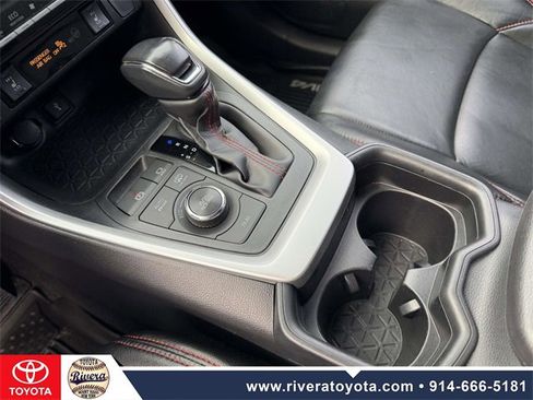 Used 2021 Toyota RAV4 SE image 19