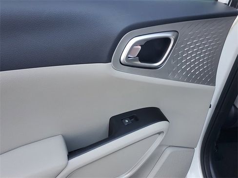 Certified 2023 Kia Soul LX w/ LX Technology Package image 10