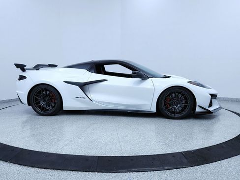 Used 2024 Chevrolet Corvette Z06 image 6