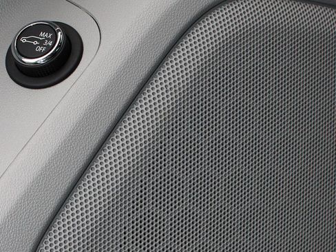 Used 2023 GMC Acadia SLT w/ Preferred Package image 17