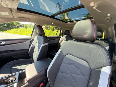 Used 2024 Volkswagen Atlas Peak Edition SEL AWD/4WD image 15