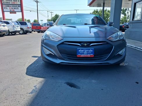 Used 2015 Hyundai Genesis 3.8 RWD image 4