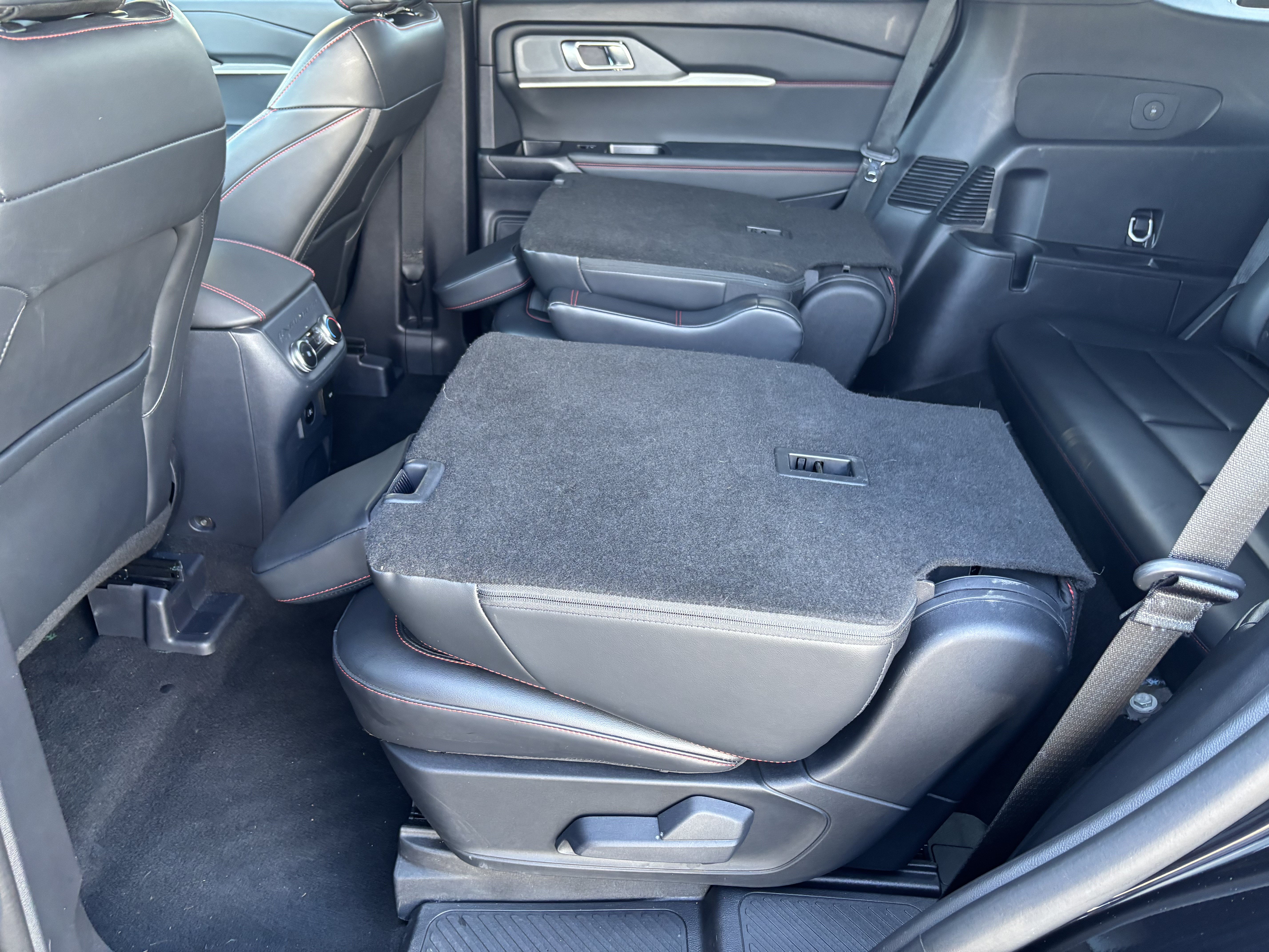 Used 2025 Ford Explorer ST-Line AWD/4WD image 24