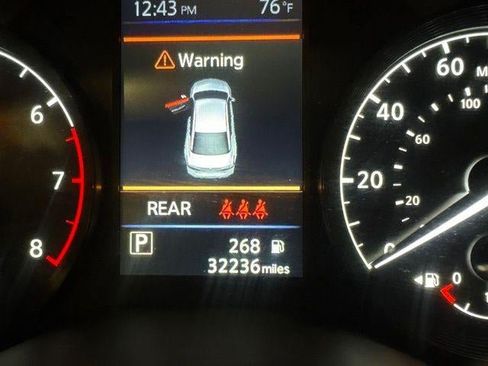 Used 2024 Nissan Altima 2.5 S FWD image 17