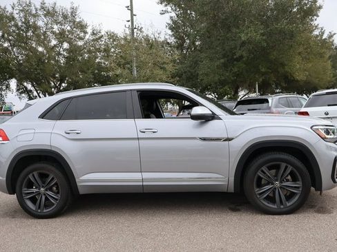Certified 2021 Volkswagen Atlas Cross Sport SE w/ V6 Towing Package image 8