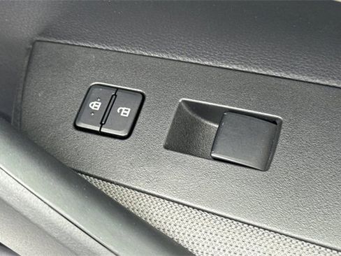 Used 2021 Toyota Corolla LE image 22