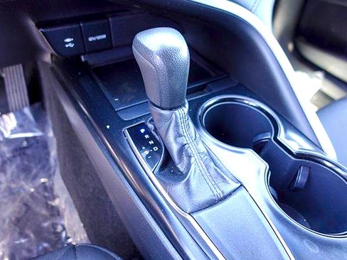 Used 2019 Toyota Camry LE FWD image 18