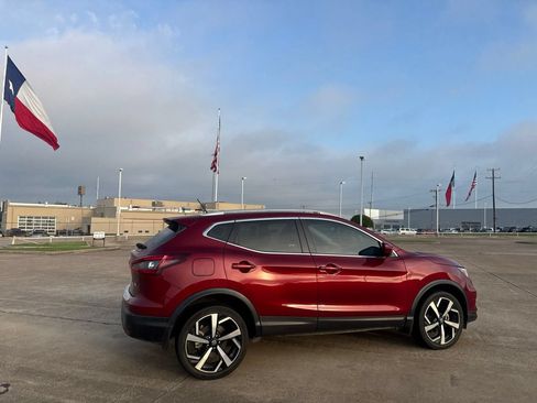 Used 2022 Nissan Rogue Sport SL w/ Premium Package FWD image 22