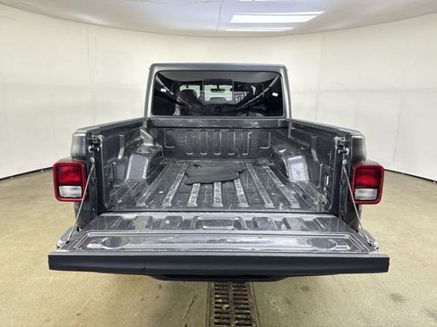 Used 2023 Jeep Gladiator Overland AWD/4WD image 30