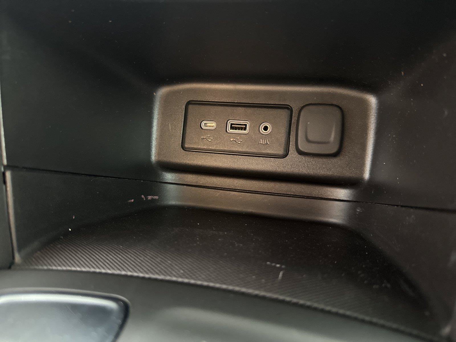 Used 2023 Chevrolet Equinox LT FWD image 30