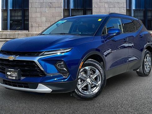 Used 2023 Chevrolet Blazer LT w/ Convenience Package AWD/4WD image 2