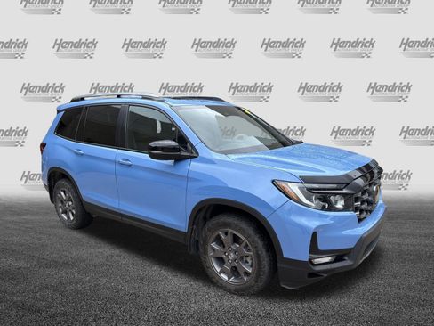 Used 2024 Honda Passport TrailSport image 2