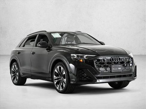 Certified 2025 Audi Q8 Prestige image 3