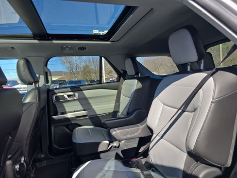 Used 2021 Ford Explorer XLT w/ Equipment Group 202A image 14