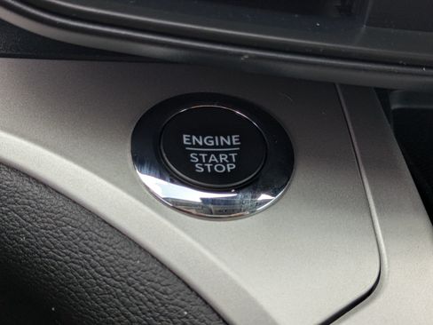 Used 2024 Ford Explorer XLT RWD image 25