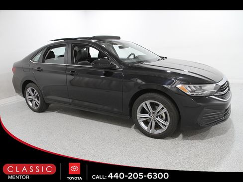 Used 2024 Volkswagen Jetta SE FWD image 1