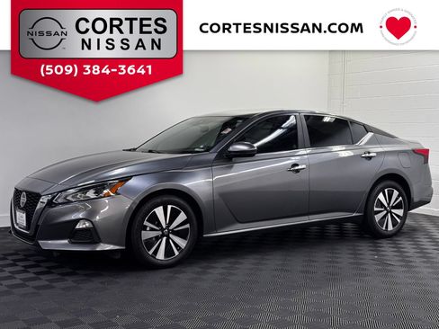 Used 2022 Nissan Altima 2.5 SV w/ SV Premium Package AWD/4WD image 1