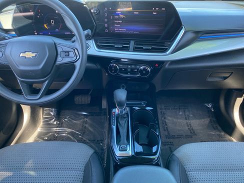 Used 2024 Chevrolet Trax LT image 11